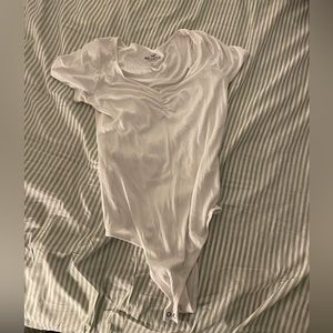 Super cute NEVER WORN Hollister bodysuit